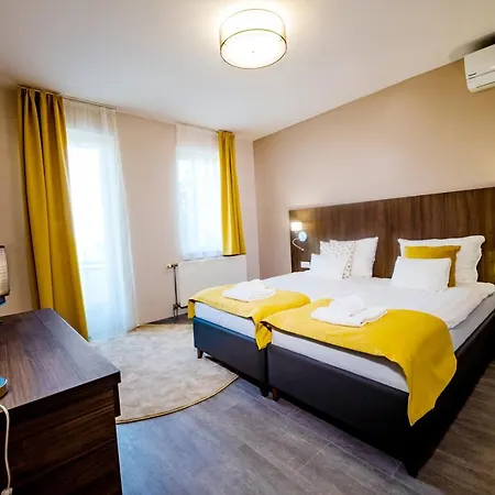 Fuerdo Hotel*** فندق